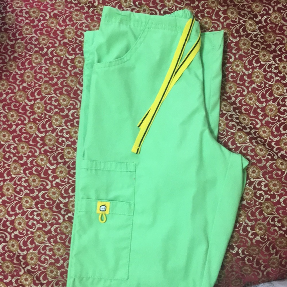 Wonder Winks Scrub pants 👖